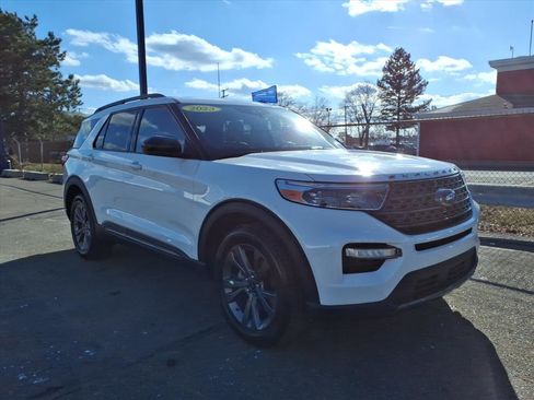 Certified 2023 Ford Explorer XLT w/ Equipment Group 202A image 3