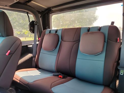 Used 2019 Jeep Wrangler Sport S image 16