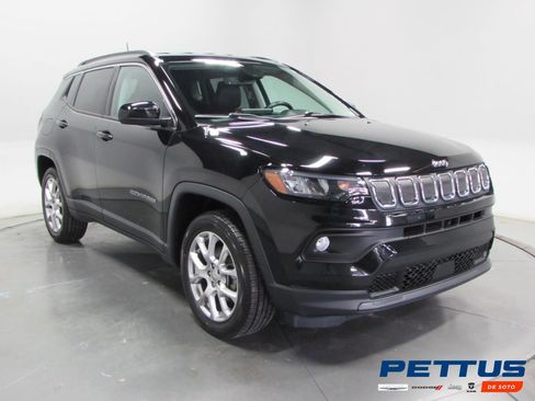 Used 2022 Jeep Compass Latitude AWD/4WD image 1