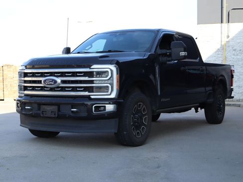Used 2023 Ford F250 Platinum w/ FX4 Off-Road Package AWD/4WD image 2