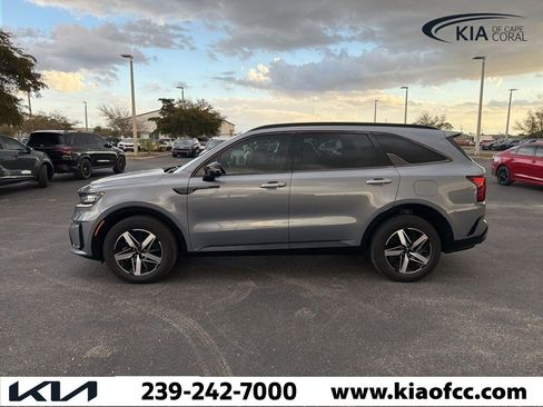 Used 2023 Kia Sorento S w/ Panoramic Sunroof Package image 6