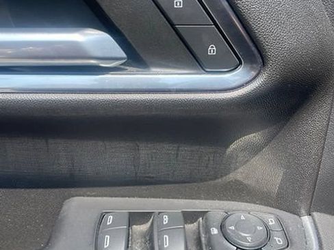 Used 2022 Chevrolet Silverado 1500 LT AWD/4WD image 7
