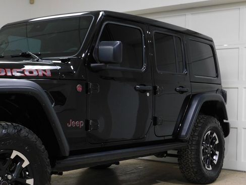 Used 2024 Jeep Wrangler Unlimited Rubicon w/ Technology Group AWD/4WD image 18