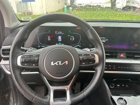 Used 2023 Kia Sportage EX AWD/4WD image 13