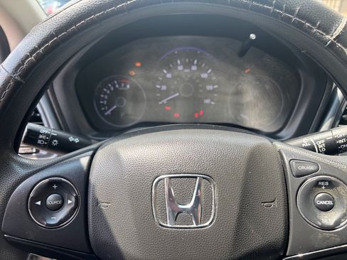 Used 2020 Honda HR-V LX image 18