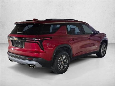 Used 2024 Chevrolet Traverse LT FWD image 4