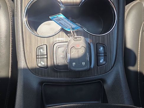 Used 2023 GMC Acadia SLT FWD image 14
