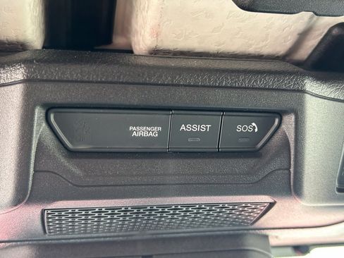 Used 2025 Jeep Wrangler Unlimited Sahara AWD/4WD image 33