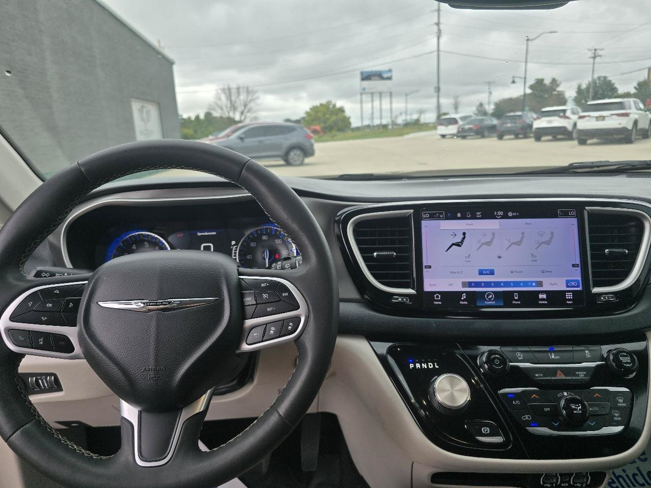 Used 2022 Chrysler Pacifica Touring-L FWD image 36