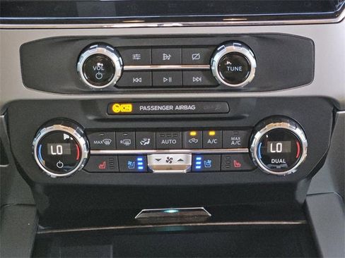 Certified 2022 Ford F250 Lariat w/ Chrome Package image 16