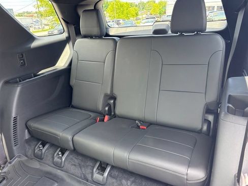 Used 2023 Chevrolet Traverse LT AWD/4WD image 15