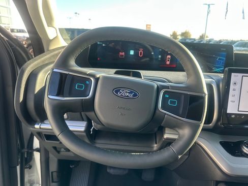 New 2025 Ford Expedition Active image 14