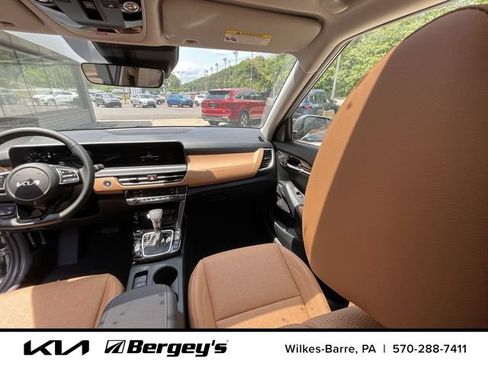 Certified 2024 Kia Seltos SX w/ SX Sunroof Package AWD/4WD image 19