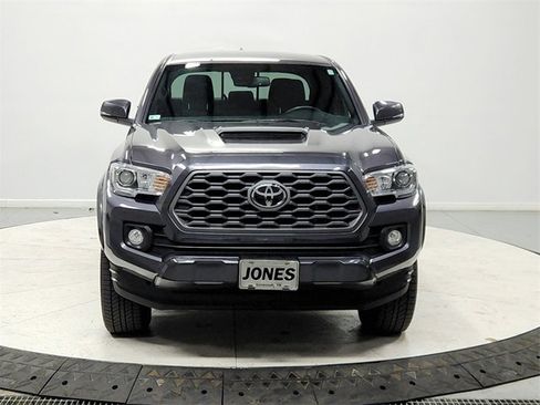 Used 2022 Toyota Tacoma TRD Sport image 2