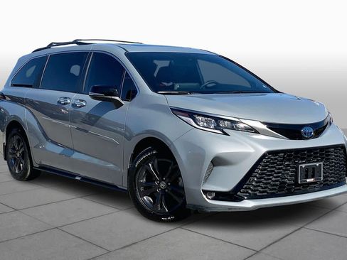 Used 2024 Toyota Sienna XSE image 2