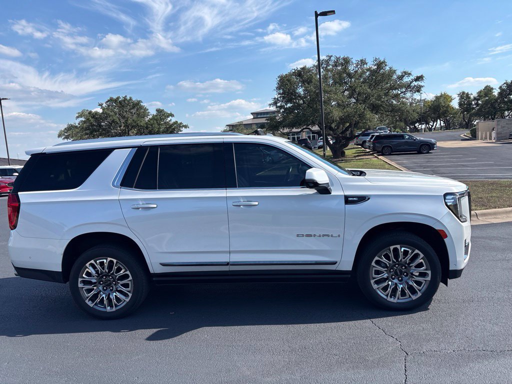 Used 2023 GMC Yukon Denali Ultimate AWD/4WD image 6