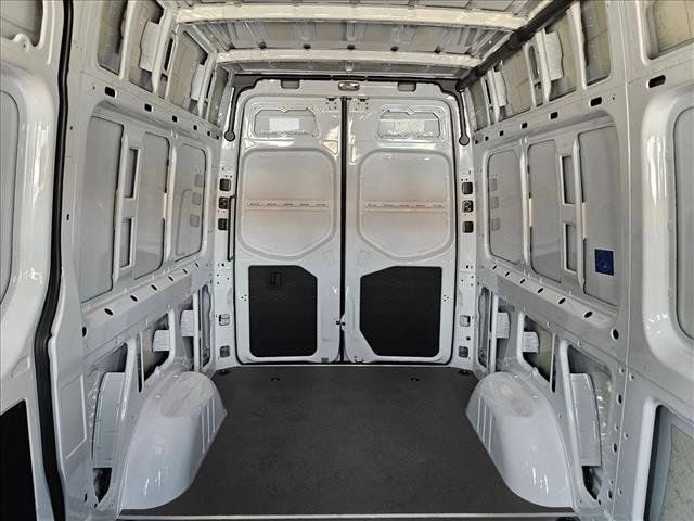 Used 2025 Mercedes-Benz Sprinter 2500 image 18