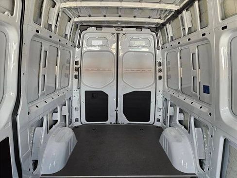 Used 2025 Mercedes-Benz Sprinter 2500 image 18