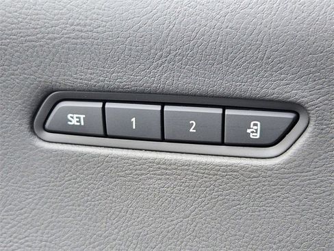 New 2025 Cadillac XT6 Luxury image 19