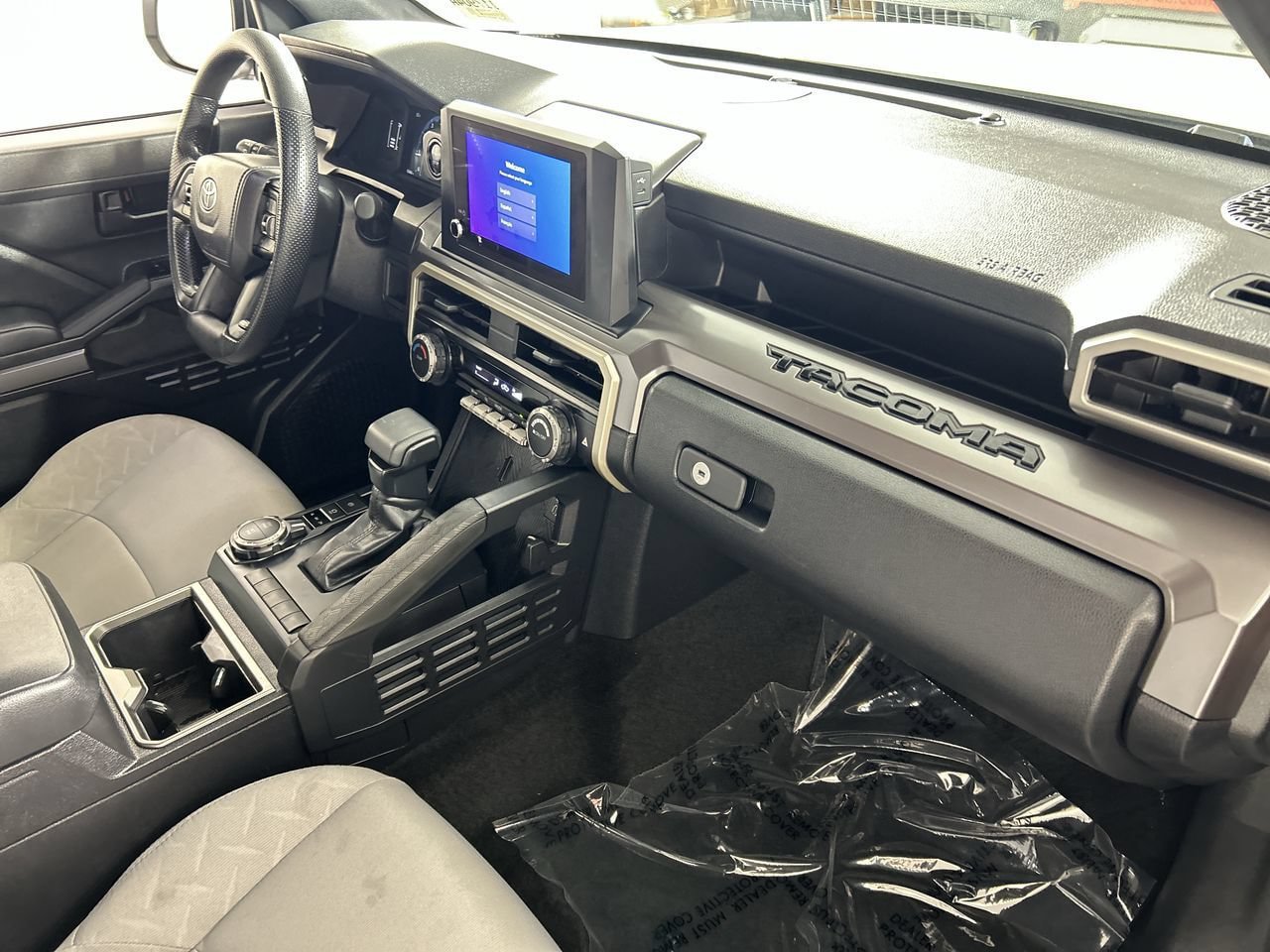 Used 2025 Toyota Tacoma SR5 AWD/4WD image 27