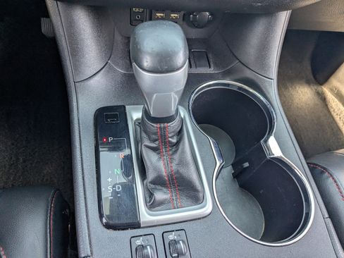 Used 2019 Toyota Highlander SE FWD image 27