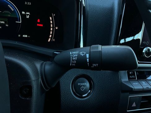 Used 2025 Toyota Camry SE image 36