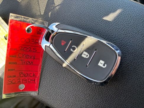 Used 2025 Chevrolet Trax LT image 23