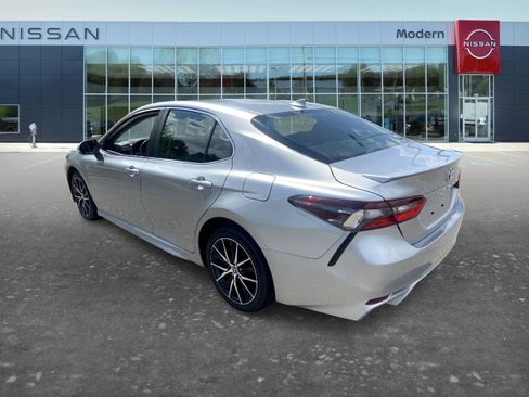 Used 2023 Toyota Camry SE FWD image 6