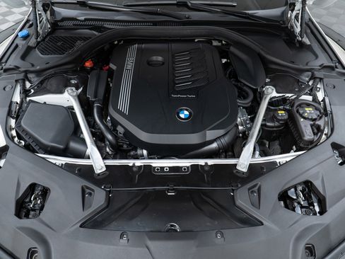 Used 2021 BMW 840i Gran Coupe w/ M Sport Package image 9