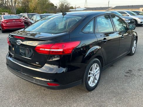 Used 2017 Ford Focus SE image 5