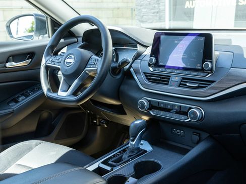 Used 2025 Nissan Altima 2.5 SV FWD image 18