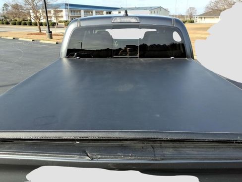 Used 2020 Toyota Tacoma SR5 image 10