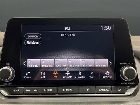 Used 2023 Nissan Rogue SV image 14