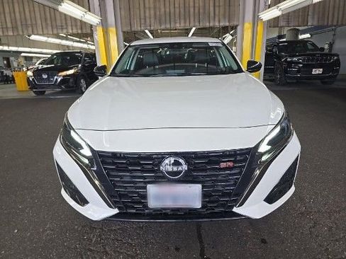 Used 2025 Nissan Altima 2.5 SR FWD image 7