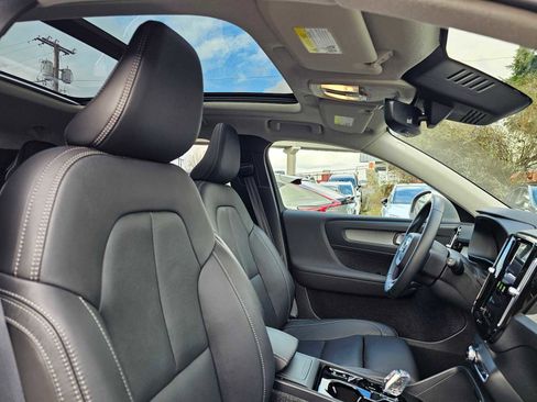 Used 2025 Volvo XC40 B5 Plus w/ Climate Package image 13