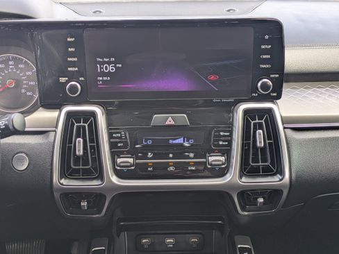 Used 2022 Kia Sorento S w/ Panoramic Sunroof Package FWD image 18