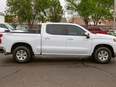 Used 2019 Chevrolet Silverado 1500 LT w/ Convenience Package AWD/4WD image 4