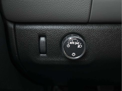 Used 2022 Chevrolet Colorado W/T w/ WT Convenience Package RWD image 28