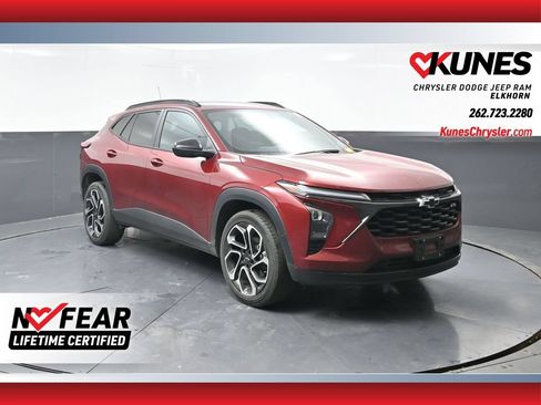 Used 2024 Chevrolet Trax RS w/ Sunroof Package FWD image 1
