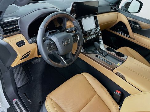 New 2025 Lexus LX 700h Luxury image 9