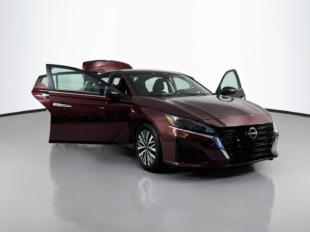 Used 2025 Nissan Altima 2.5 SV FWD image 20