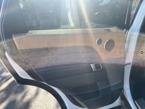Used 2018 Land Rover Range Rover Sport HSE Dynamic image 9