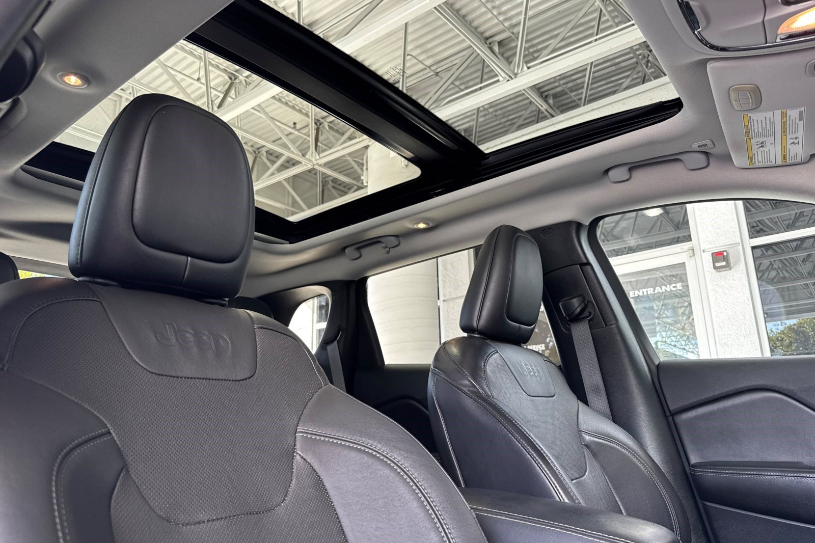 Used 2019 Jeep Cherokee Limited FWD image 21