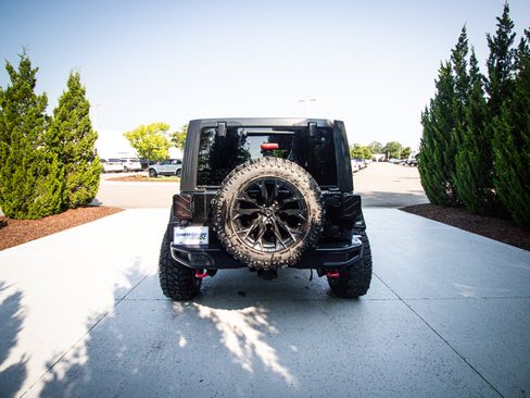 Used 2015 Jeep Wrangler Unlimited Rubicon AWD/4WD image 10