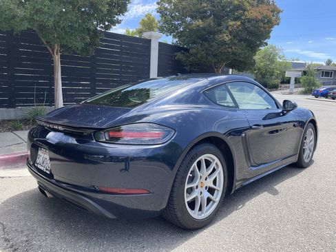 Used 2018 Porsche 718 Cayman RWD image 3