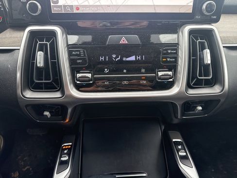 Used 2023 Kia Sorento S w/ Panoramic Sunroof Package image 17