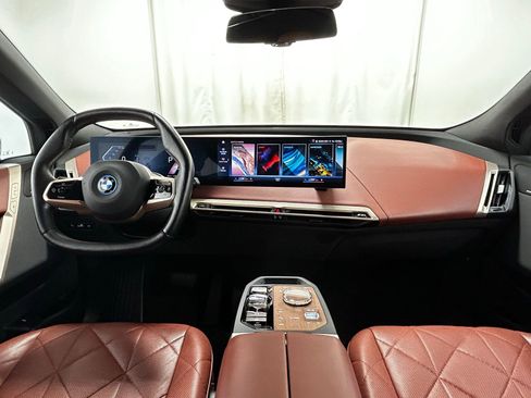 Used 2023 BMW iX xDrive50 w/ Premium Package AWD/4WD image 8