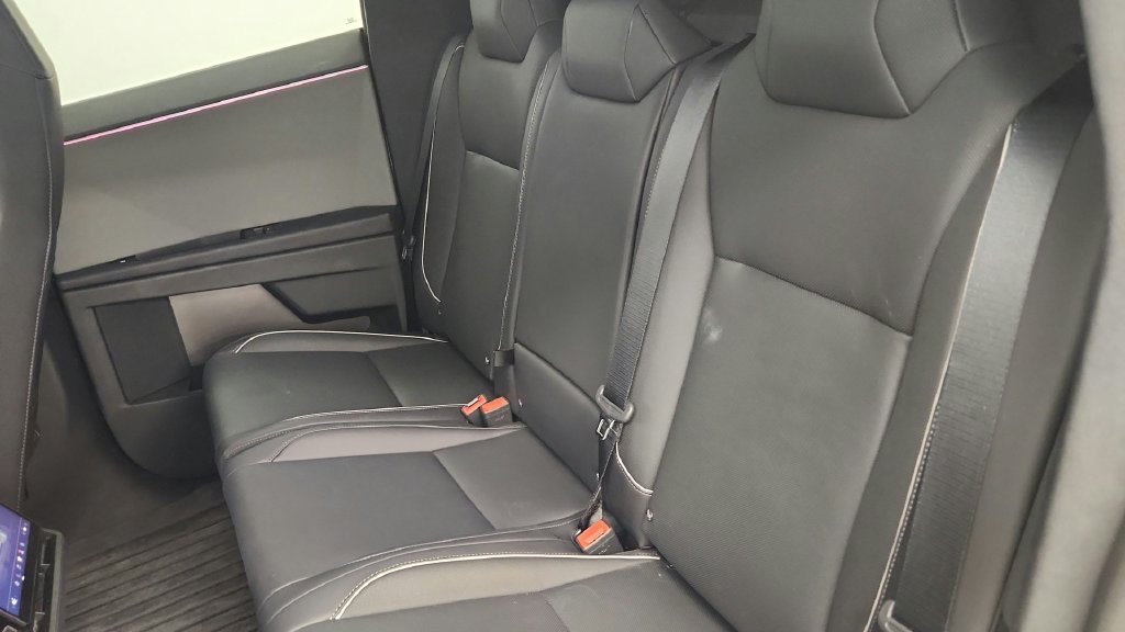 Used 2024 Tesla Cybertruck AWD Crew Cab image 35
