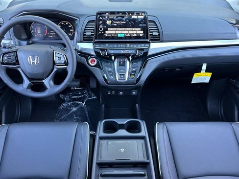 New 2026 Honda Odyssey Touring image 14