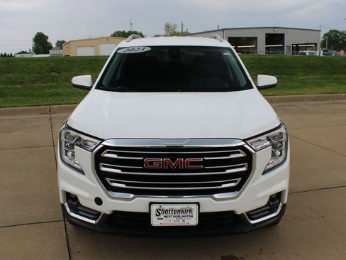Used 2023 GMC Terrain SLT AWD/4WD image 2